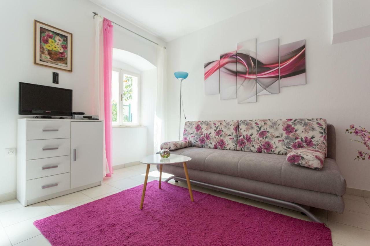 Mara Apartment