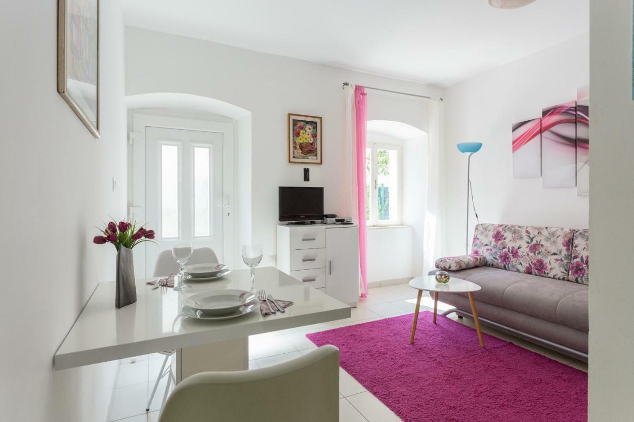 Mara Apartment
